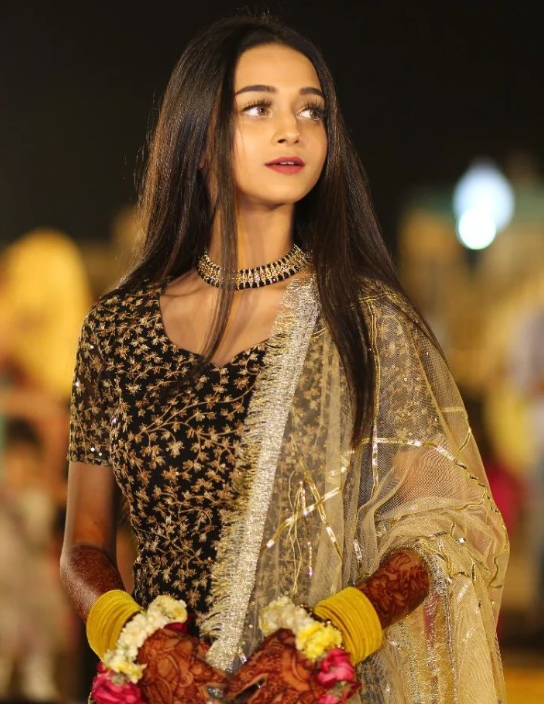 Pakistani girl Ayesha biography