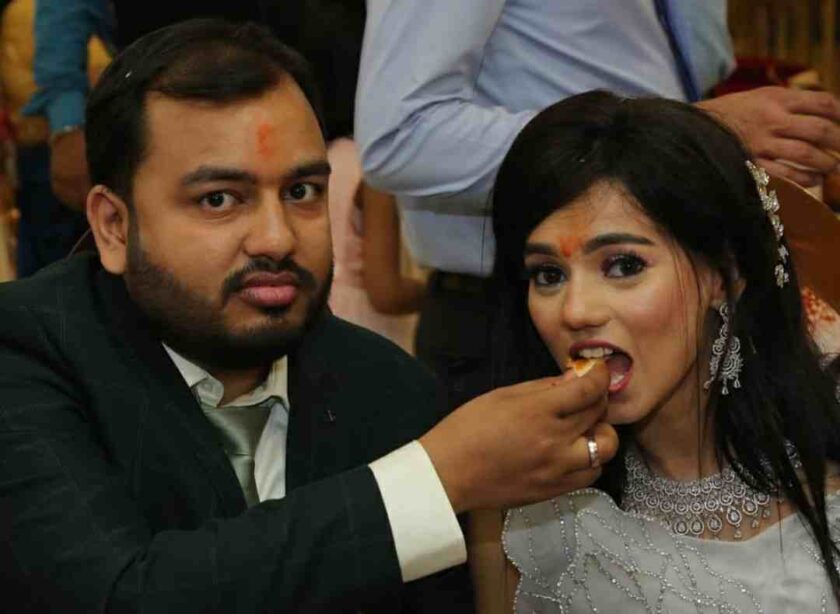 alakh pandey wife
