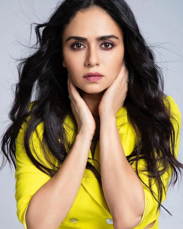 Amruta Khanvilkar hot look