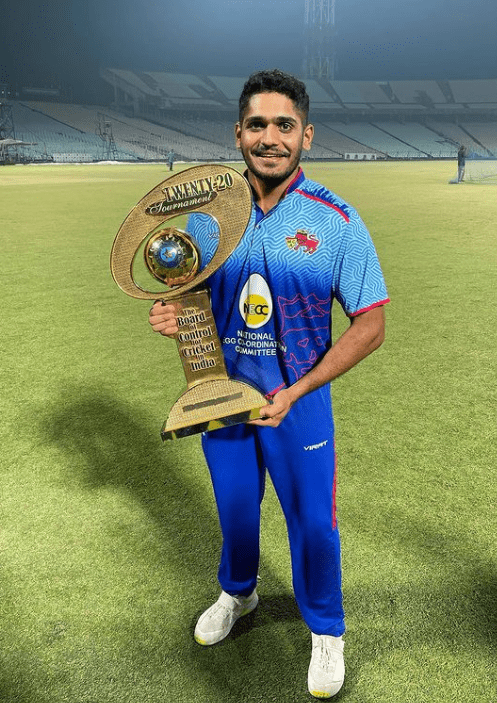Tushar Deshpande biography