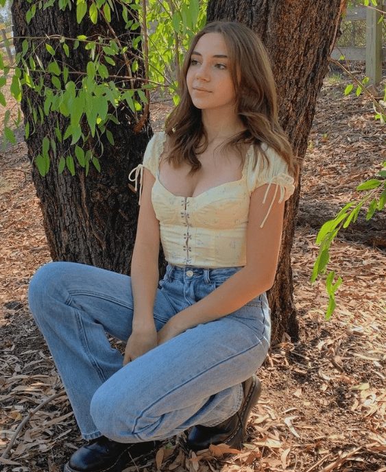 Kayla Davis biography
