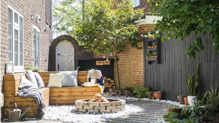 6 Top Materials for Front Yard Fences