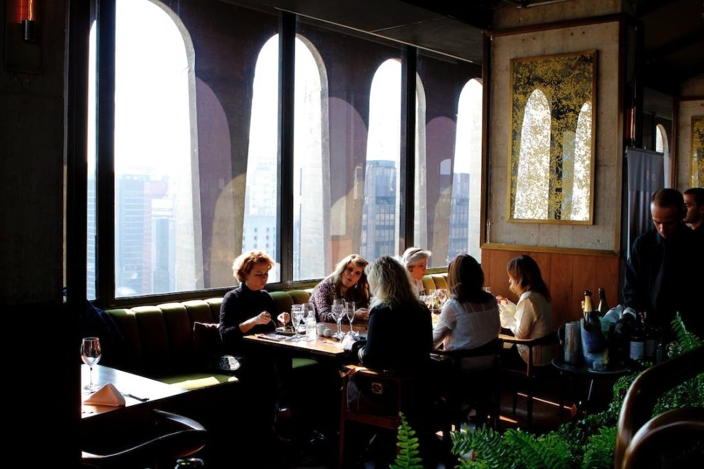 Restaurant Etiquette: 4 Rules You Must Follow
