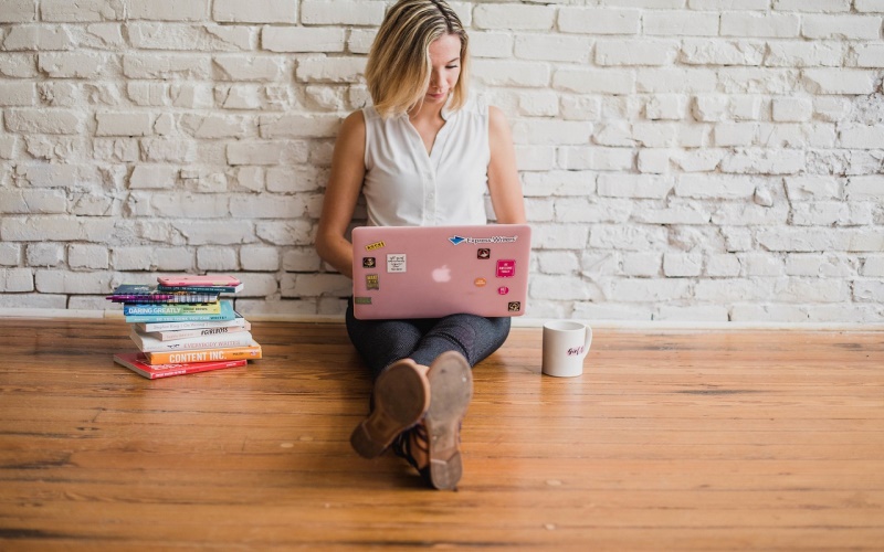 Crafting a Winning Pitch: How to Present Yourself to Brands